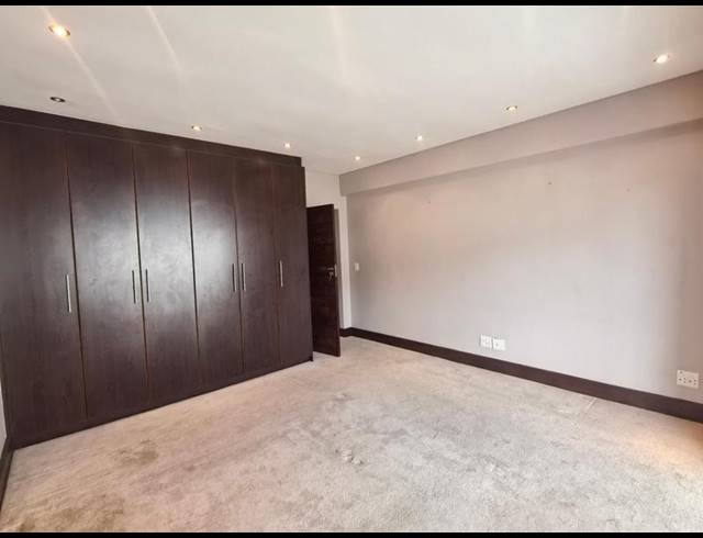 2 BEDROOM PROPERTY TO RENT IN SEA POINT UPPER